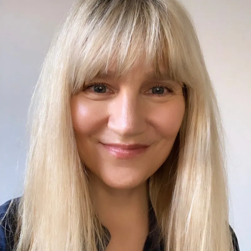 Suzan Bond: Embracing Discomfort and Navigating Transitions