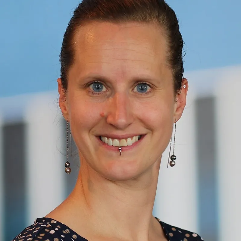 Dr. Felienne Hermans: Looking Inside The Programmer's Brain